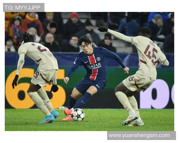 足球明星与国家旗帜的完美结合展现运动精神与民族骄傲的精彩瞬间 足球明星与国家旗帜的完美结合展现运动精神与民族骄傲的精彩瞬间